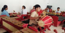 Cinta Budaya Jawa Sejak Dini, Anak - anak Rutin Belajar Menabuh Gamelan